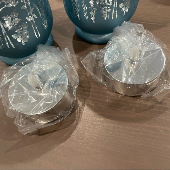 ❌SOLD❌ Blue & Silver Floral Glass Flameless Candle Holder w/ Flameless Candle - Picture 6 of 7